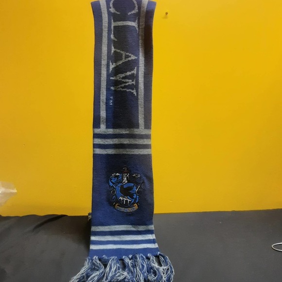 Universal Studios Orlando Harry Potter Ravenclaw Crest scarf blue gray  OSFM - Picture 2 of 7